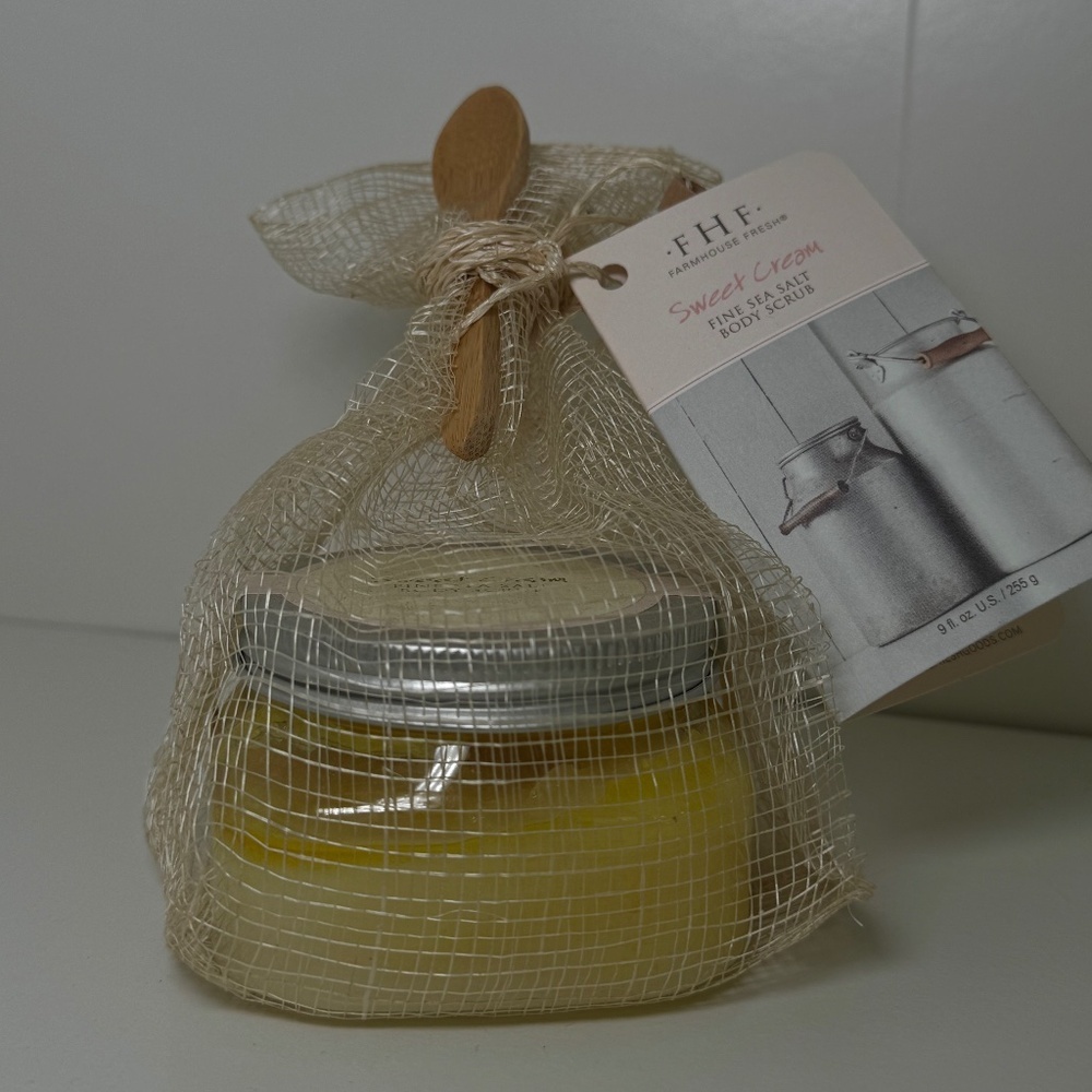 NWT - FarmHouse Fresh Sweet Cream Fine Sea Salt Body Scrub & Wood Scoop 9oz *NEW